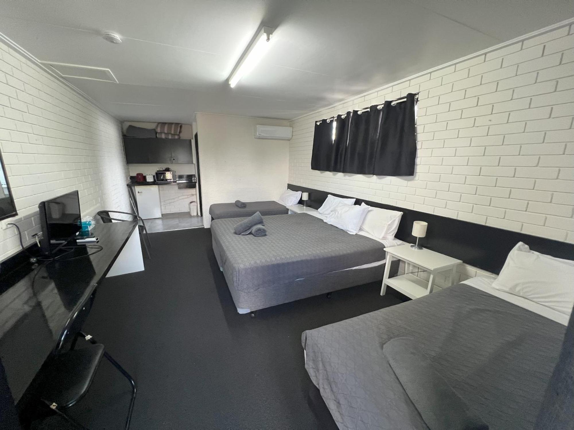 Abajaz Motel-Central-King Bed-Shaded Parking Longreach Dış mekan fotoğraf